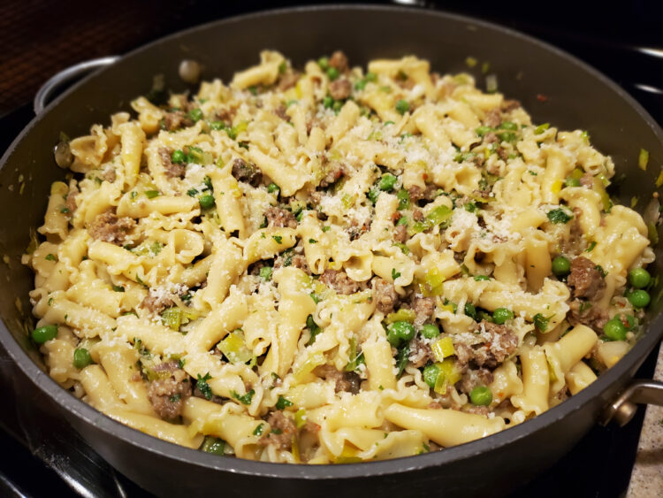Pasta-with-Italian-Sausage-Leeks-and-Peas-Pan-1